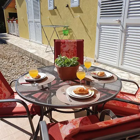 Marija Apartment Sucuraj